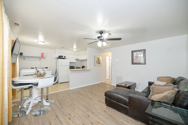 Foto del edificio - 834 C Ave