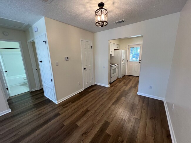 Foto del edificio - Northeast Pensacola - 2 bedroom, 1 bathroom