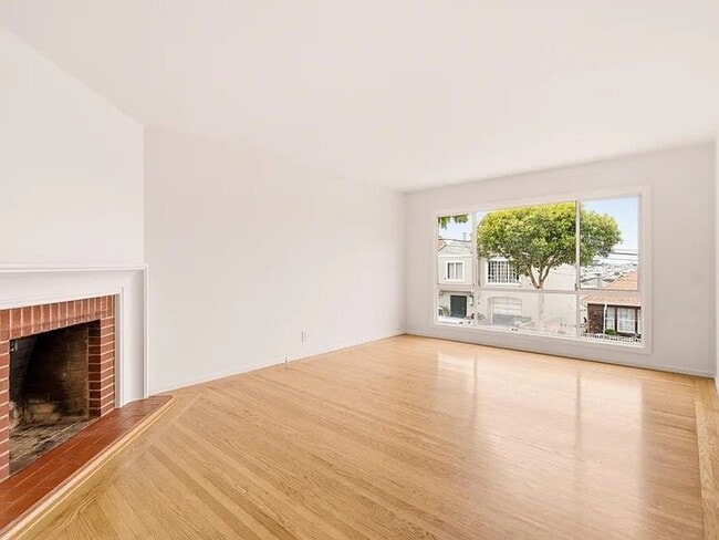 Building Photo - 577 Bellevue Ave