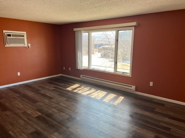 Living Rm - 3650 W 8th St