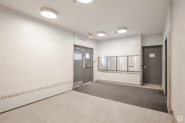 Zone de courrier - 120 Dundas Street