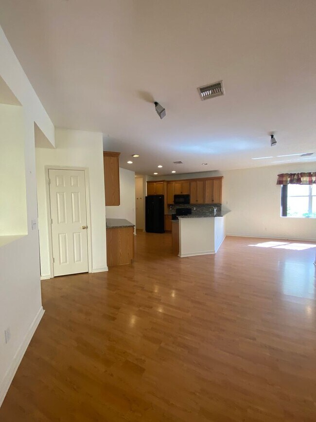 Foto del edificio - 10044 Winding River Rd