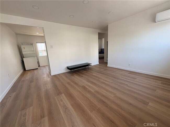 Foto del edificio - 1103 S Hobart Blvd