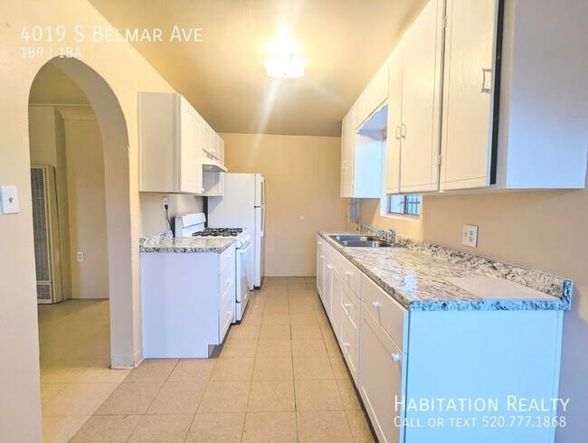 Building Photo - 1Bed/1Bath w/ Enclosed yard, near the Vete...