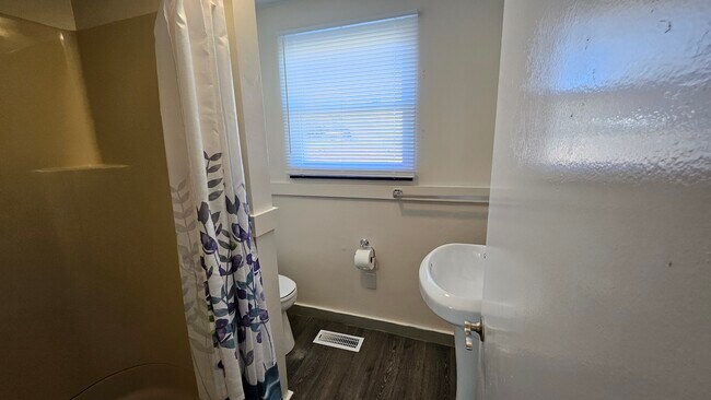 Foto del edificio - 5308 Big Tyler Rd