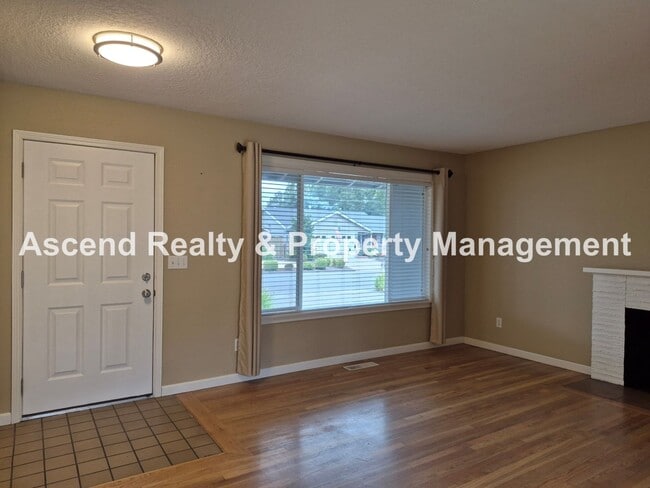 Building Photo - Available Now Prime Terra Linda Location One Level Home Large Fenced Yard & Attached Garage Walk ...