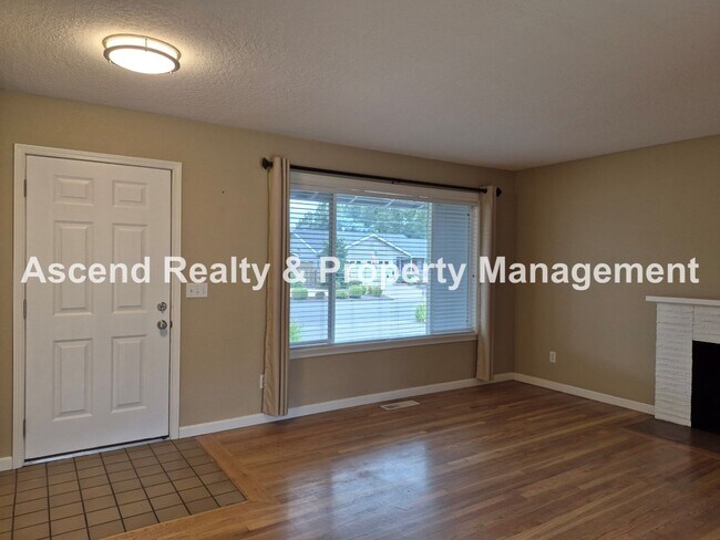 Foto del edificio - Available Now Prime Terra Linda Location One Level Home Large Fenced Yard & Attached Garage Walk ...
