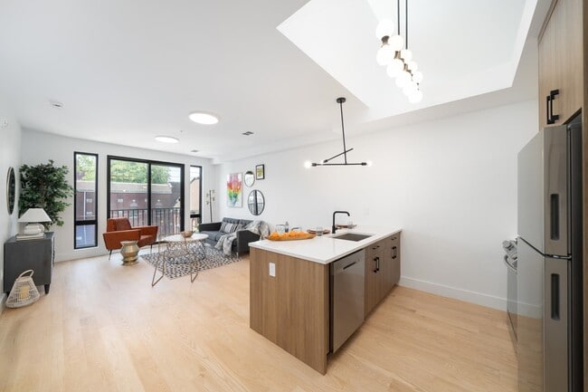 Building Photo - 10 Brinkerhoff St