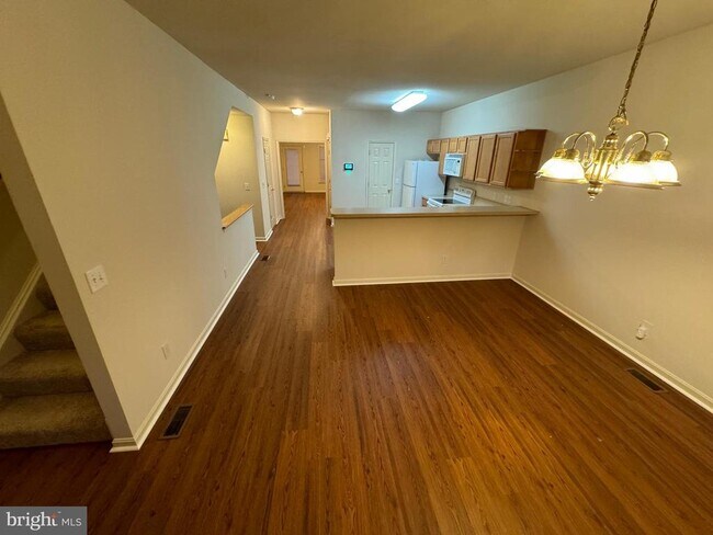Building Photo - 35123 Sara Ct