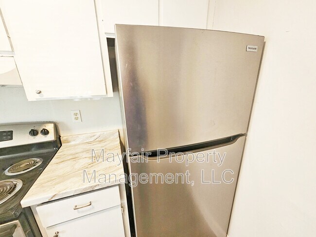 Building Photo - 4509-4553 Gulfstream Rd