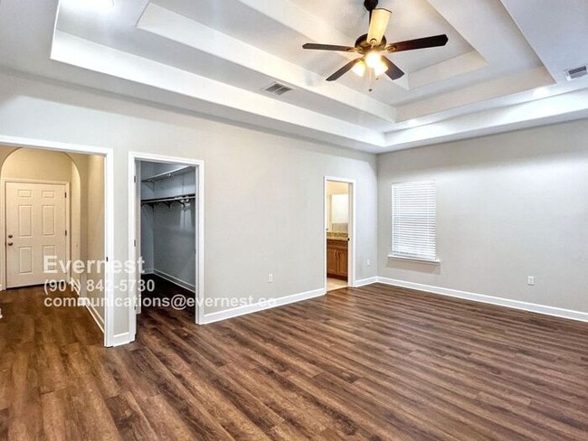 Foto del edificio - 8919 Kathryn Grace Dr
