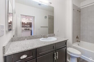 1BR, 1BA - 653SF - Bathroom - Majestic Parc