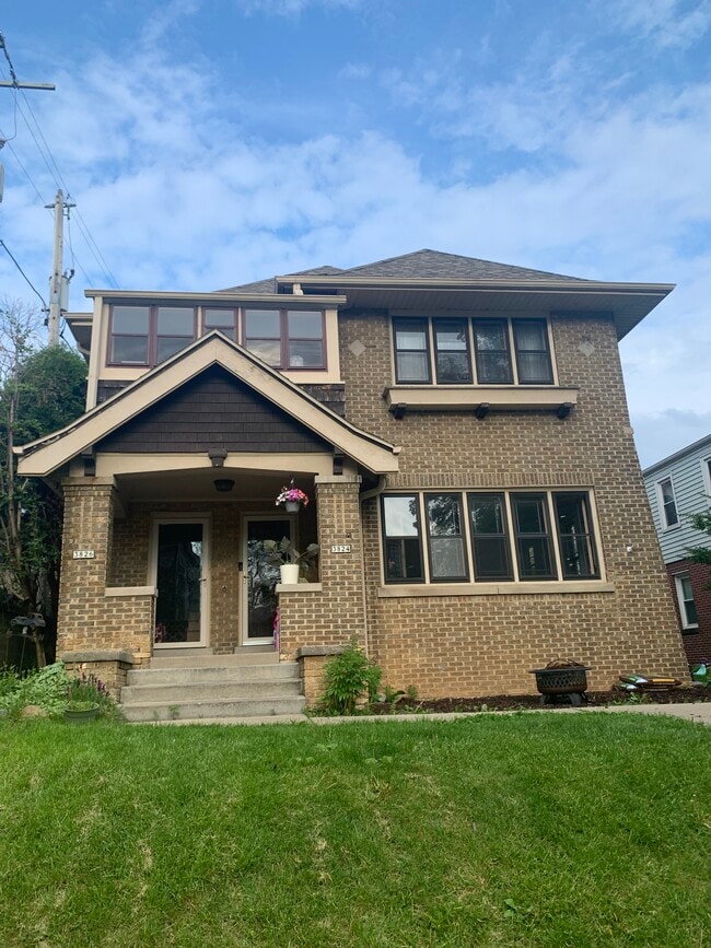 Building Photo - 3824 N Bartlett Ave