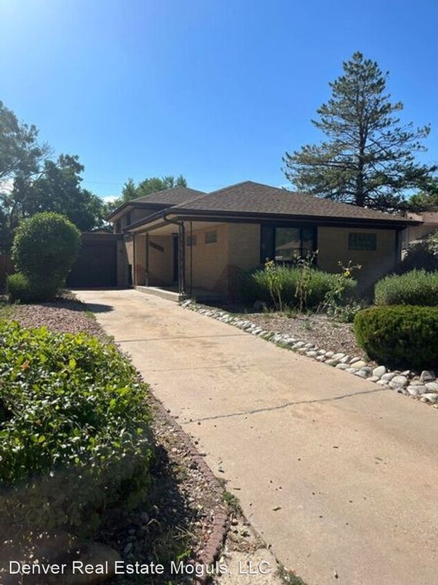 3 br, 1 bath House 2325 N Oakland St House Rental in Aurora, CO