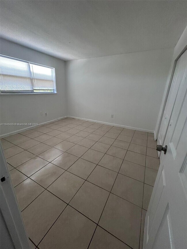 Foto del edificio - 13725 NE 6th Ave