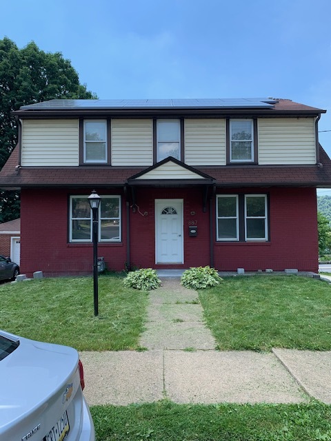 entry to house - 887 Riverview Ave