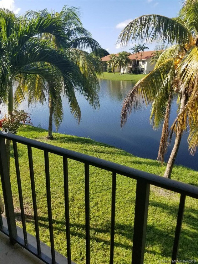 Primary Photo - 1515 Lake Crystal Dr