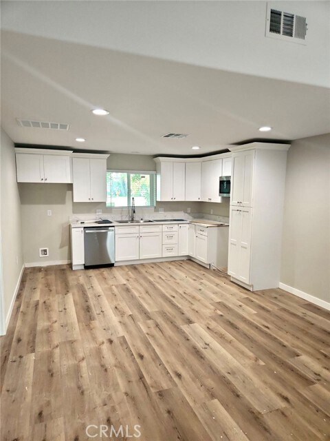 Primary Photo - 8206 Juniper Ave
