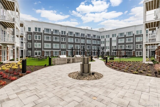 Foto del edificio - 75 E Hoffman Ave