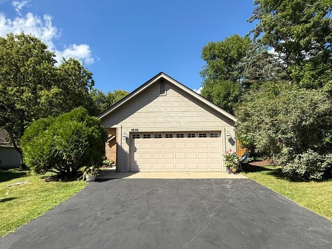 Building Photo - 5858 Red Cherry Ln