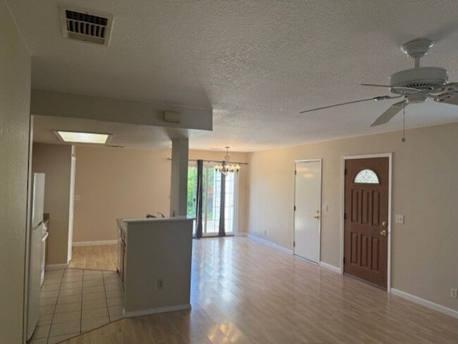 Building Photo - 3 Bedroom Home In Quail Ridge