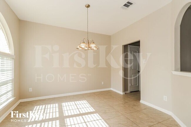 Foto del edificio - 12342 King Ferdinand Dr