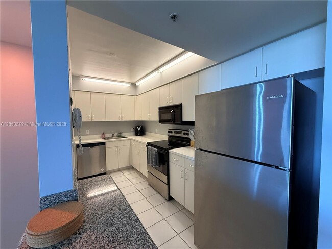 Building Photo - 800 Claughton Island Dr