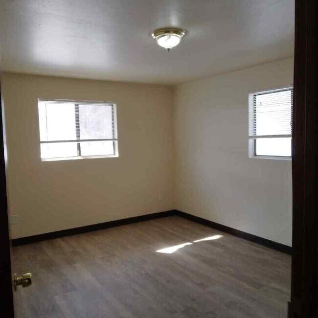 Building Photo - 301 Leeland St