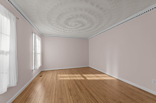 Foto del edificio - 832 Chalbourne Dr