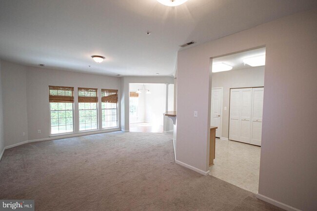 Building Photo - 2003 Whispering Ponds Ct