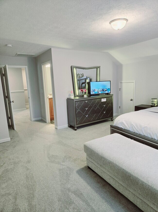 Building Photo - 2000 Antioch Church Rd