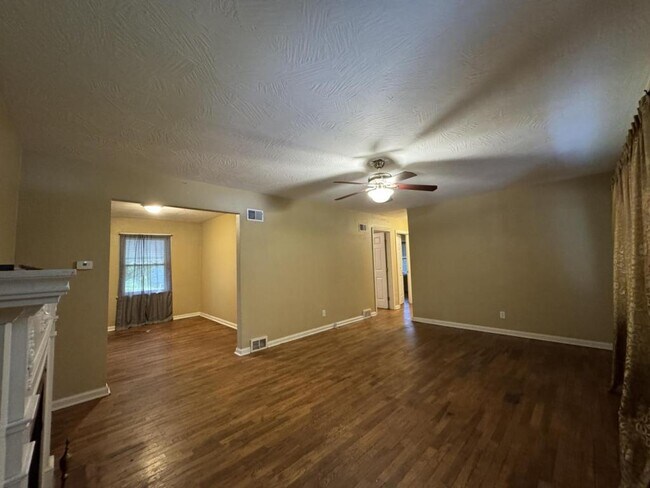 Foto del edificio - 2328 E Manchester St