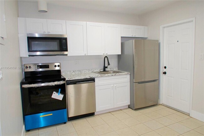 Foto del edificio - 3020 NW 17th Ct