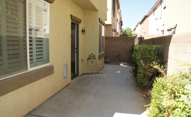 Foto del edificio - 5010 Whispy Breeze Ave