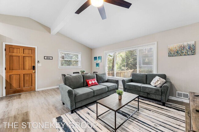 Building Photo - 4 br, 2 bath House - 2727 Addison Drive