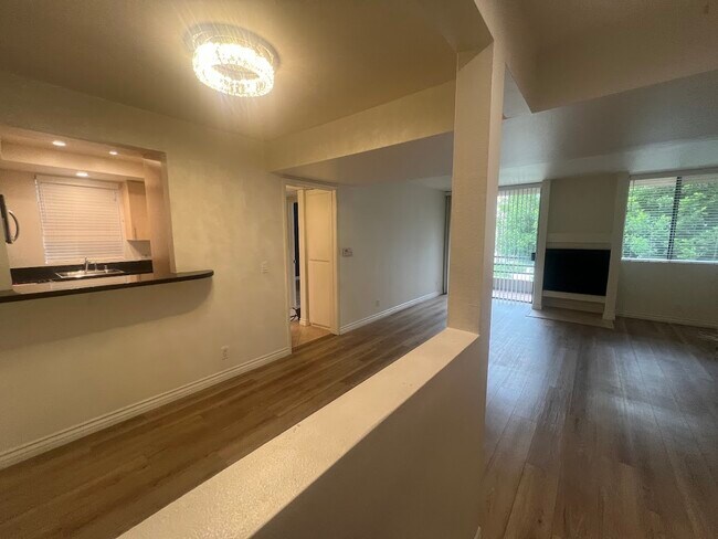 Foto del edificio - 7826 Topanga Canyon Blvd