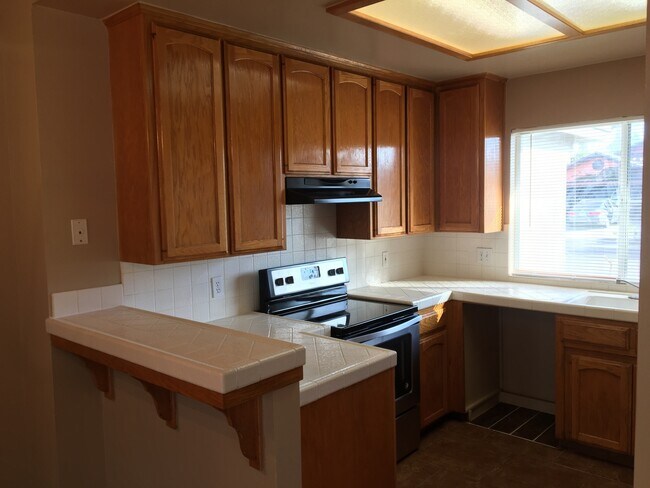 Foto del edificio - Charming Single-Family Home For Rent!