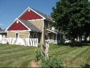 Primary Photo - Bridge Run Townhomes