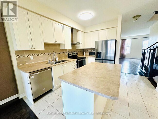 Photo du bâtiment - 10355 Woodbine Ave