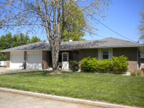 Building Photo - 407 Meadowmere Dr
