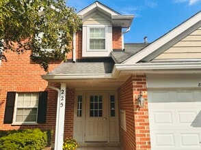 Building Photo - 225 Charleston Ct