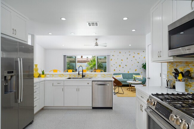 Foto del edificio - 2383 E Powell Rd