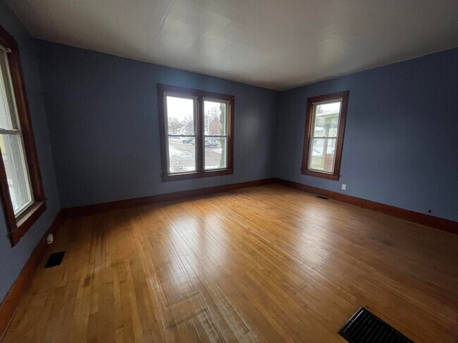 Building Photo - 62 Filer St