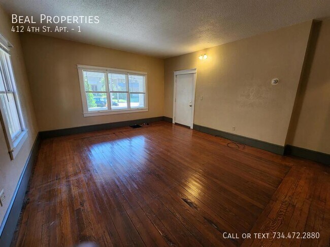 Building Photo - 412 4th St