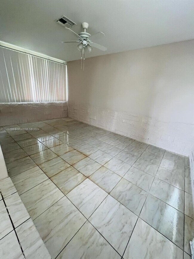 Foto del edificio - 8600 NW 57th Pl
