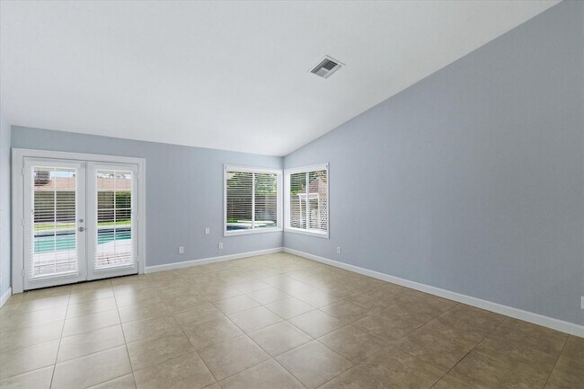 Building Photo - 4221 E Everett Dr