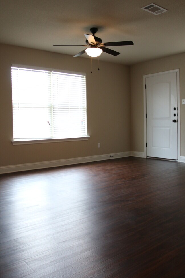 Foto del edificio - 3216-3218 Cherry Lane