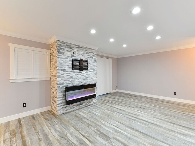 Building Photo - Application Pending - Available Now!! Beau...