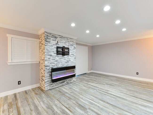 Foto del edificio - Application Pending - Available Now!! Beau...