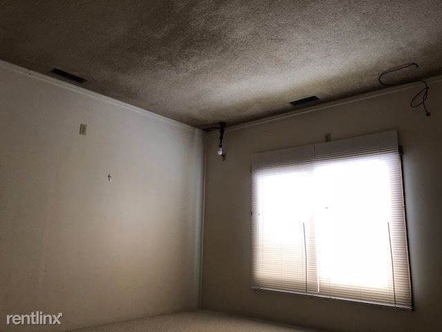Building Photo - 2 br, 1.5 bath Apartment - 108 Elm Street